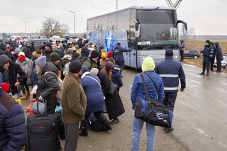 Ρεπορτάζ CNNi: Πρόχειροι καταυλισμοί προσφύγων στα σύνορα Ουκρανίας - Πολωνίας