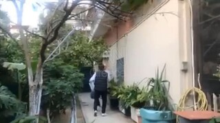 Γιώργος Κυπαρίσσης: Βίντεο ντοκουμέντο από την επιστροφή στο σπίτι του από τη ΓΑΔΑ