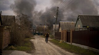 Ουκρανία: Σφίγγει τον κλοιό στο Κίεβο η Ρωσία – Κλιμακώνονται οι βομβαρδισμοί στο Χάρκοβο