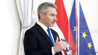 «Κλείνει» τη συζήτηση για στροφή προς το ΝΑΤΟ ο καγκελάριος της Αυστρίας