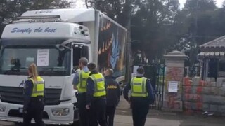 Ιρλανδία: Φορτηγό έσπασε την πόρτα της ρωσικής πρεσβείας στο Δουβλίνο (vid)