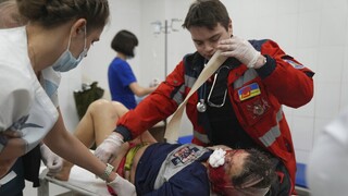 Ουκρανία-ΠΟΥ: Αυξάνονται οι επιθέσεις σε ουκρανικά νοσοκομεία – Ελλείψεις σε αίμα και οξυγόνο