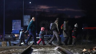 Ουκρανο-πολωνικά σύνορα: Στο Κροστσένκο οι πρόσφυγες μεταφέρονται ακόμη και με πυροσβεστικά οχήματα