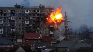 Βομβαρδίζεται το Μικολάιβ, κινδυνεύει η Οδησσός - Ανθρωπιστική τραγωδία στη Μαριούπολη