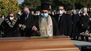 Το τελευταίο «αντίο» στον Δημήτρη Κοντομηνά: Σε κλίμα συγκίνησης η κηδεία του επιχειρηματία