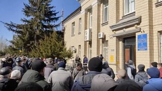 Πόλεμος Ουκρανία: Χημικά κατά διαδηλωτών στην κατεχόμενη πόλη Σκαντόβσκ από τον ρωσικό στρατό