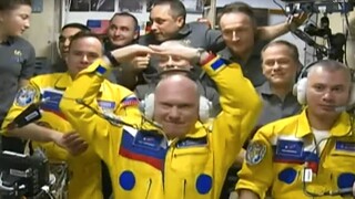 Roscosmos για τους κοσμοναύτες στα χρώματα της Ουκρανίας: «Το κίτρινο είναι απλά κίτρινο»