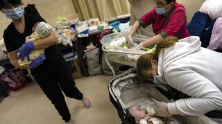 Μωρά παρένθετης μητρότητας στην Ουκρανία βρίσκονται σε καταφύγιο περιμένοντας τους γονείς τους