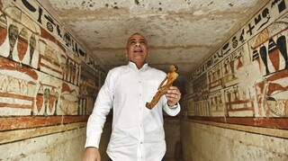 Αίγυπτος: Τάφοι αρχόντων αποκαλύφθηκαν στη νεκρόπολη Σακάρα κοντά στο Κάιρο (pics&vid)