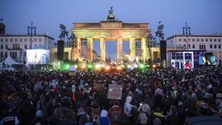 Γερμανία: Μεγάλη αντιπολεμική συναυλία στην Πύλη του Βρανδεμβούργου