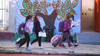Κορωνοϊός: Αυξήθηκαν τα κρούσματα στα παιδιά - Ποια σχολεία παραμένουν κλειστά