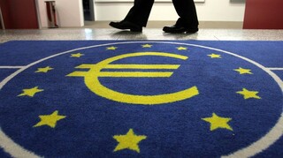 Πώς κερδίζουν τα ελληνικά νοικοκυριά και οι επιχειρήσεις από τη διατήρηση του waiver της ΕΚΤ