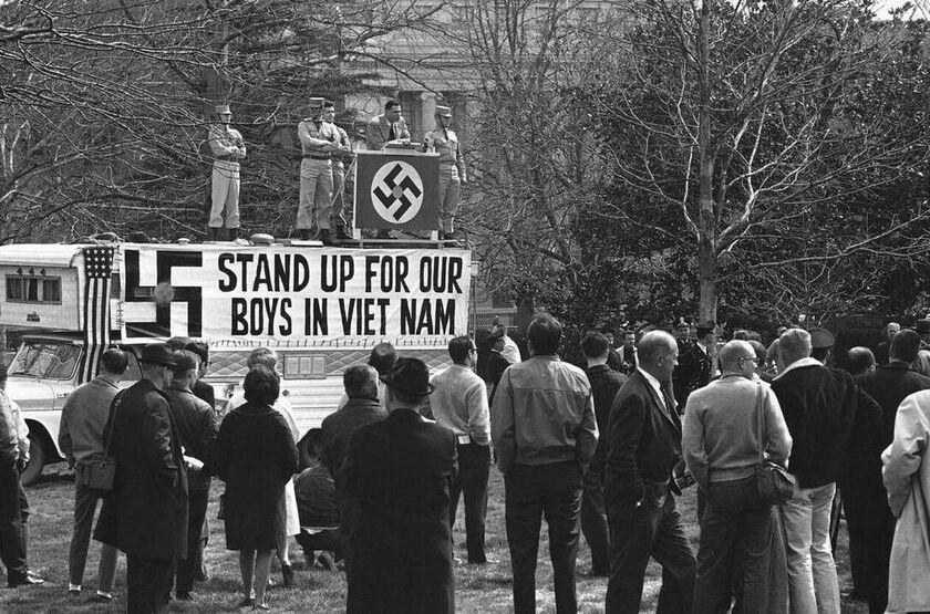 Партия против войны. Антивоенные митинги в США Вьетнам 1968. Протесты против вьетнамской войны в США. Протест против войны во Вьетнаме 1967. Антивоенные демонстрации в США Вьетнам.