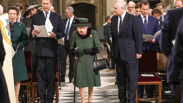 Βασίλισσα Ελισάβετ: Πρώτη δημόσια επανεμφάνιση στην επιμνημόσυνη τελετή του Φίλιππου