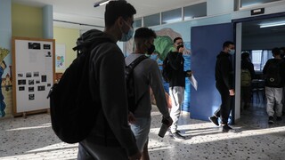 Πατήσια: 17χρονος μαχαίρωσε 16χρονο για ένα κινητό τηλέφωνο έξω από το σχολείο Γκράβας