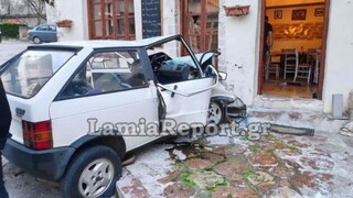 Τραγωδία στην Αμφίκλεια: Αυτοκίνητο «καρφώθηκε» σε τσιπουράδικο - Νεκρή μία γυναίκα