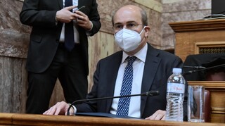 Απάντηση Χατζηδάκη στα «ψίχουλα» της αντιπολίτευσης: «Δεν φέρνει λεφτά από το σπίτι ο κ. Σταϊκούρας»