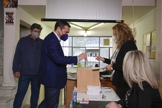 ΣΥΡΙΖΑ: Ψήφισε κι ο Τσίπρας για συνέδρους- «Μια νέα αρχή με την κοινωνία στην πρώτη γραμμή»
