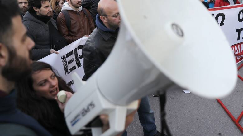 «Ο μισθός δεν φτάνει, ο λογαριασμός δεν βγαίνει»: 24ωρη απεργία της ΓΣΕΕ στις 6 Απριλίου