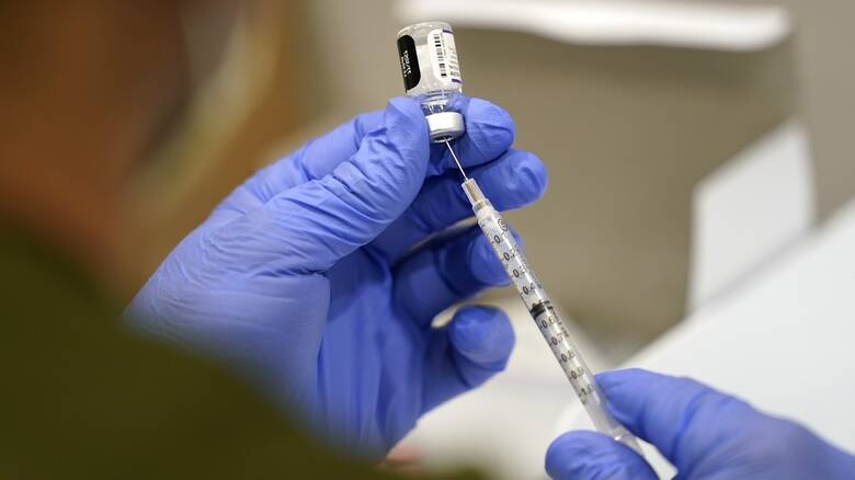 Εμβολιασμός: Δεν χρειάζονται τέταρτη δόση όσοι έχουν νοσήσει μετά την τρίτη δόση