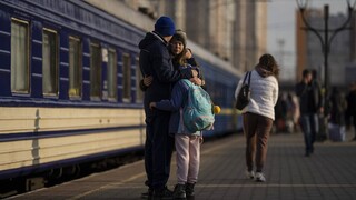 Ουκρανία: Με το τρένο από τη Βαρσοβία - Το μεγάλο ταξίδι προς το Βερολίνο για τους πρόσφυγες