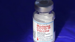 Κορωνοϊός: Η Moderna αποσύρει χιλιάδες δόσεις εμβολίου - Βρέθηκε μολυσμένο φιαλίδιο