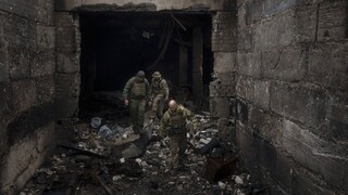 Ουκρανία: Ρωσικές δυνάμεις συρρέουν στο Ντονμπάς - Ενδεχόμενη χρήση χημικών στη Μαριούπολη
