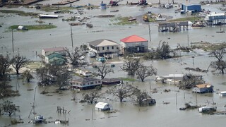 Έρευνα: H κλιματική κρίση υπερτροφοδοτεί τις βροχοπτώσεις κατά τους τυφώνες