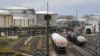 Πόλεμος Ουκρανία: Μεγάλες εταιρείες προγραμματίζουν μείωση των εισαγωγών πετρελαίου από τη Ρωσία