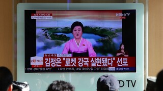 Βόρεια Κορέα: Ο Κιμ Γιονγκ Ουν δώρισε ένα διαμέρισμα στη «ροζ κυρία»