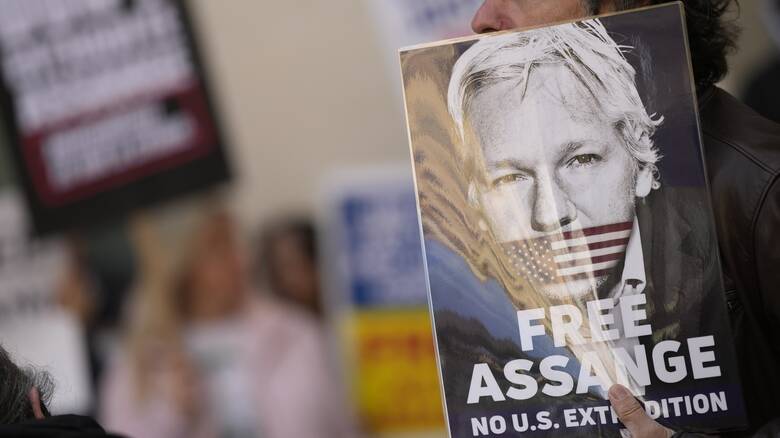 Υπόθεση Ασάνζ: Η Αυστραλία δεν θα αμφισβητήσει την απόφαση έκδοσης στις ΗΠΑ