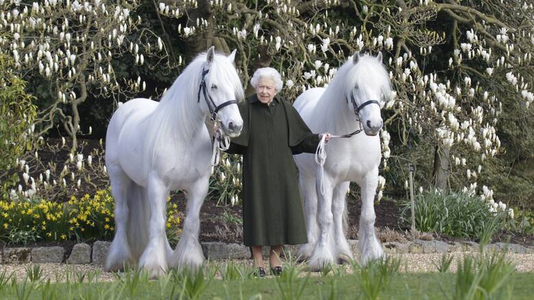 Η βασίλισσα Ελισάβετ έγινε 96 ετών και γιορτάζει στο αγαπημένο σπίτι του Φίλιππου