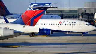 Delta Air Lines: Θα αποκαταστήσει τα προνόμια πτήσεων για περίπου 2.000 επιβάτες