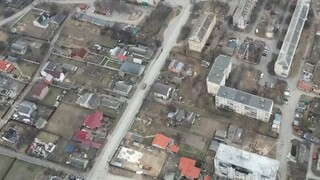 Αποκλειστικό CNNi: Νέο βίντεο από drone δείχνει Ρώσους στρατιώτες κοντά σε σορούς στην Μπούτσα