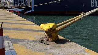 Νεκρός 66χρονος που έπεσε στο λιμάνι του Πειραιά