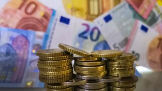 Στα 713 ευρώ ο κατώτατος μισθός - Αυξάνονται και τα επιδόματα