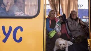 «Δύο μήνες στο σκοτάδι»: Συγκλονίζουν οι μαρτυρίες των αμάχων που διέφυγαν από το Αζοφστάλ