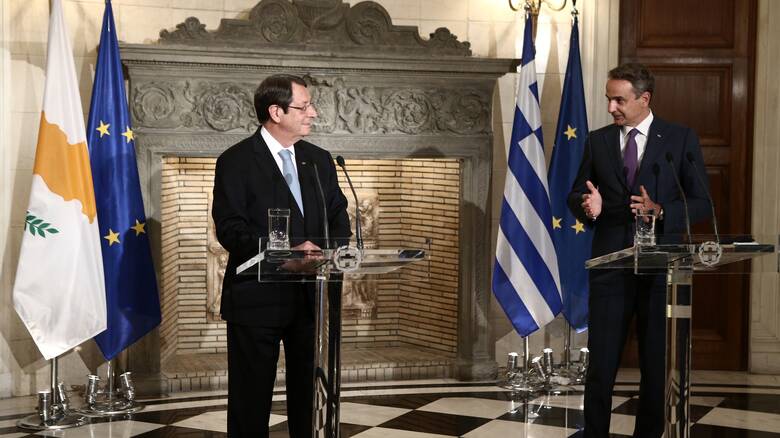 Στην Αθήνα ο Αναστασιάδης - Συνάντηση με τον Μητσοτάκη για το Κυπριακό και την Ουκρανία