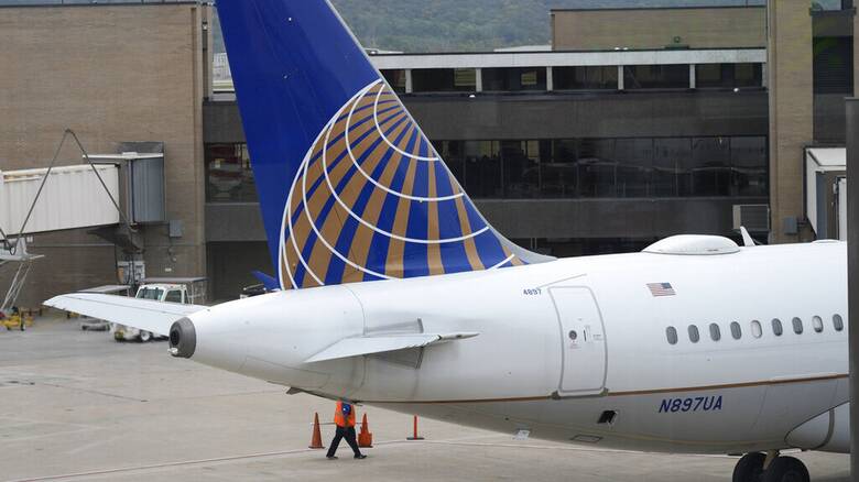 ΗΠΑ: Eπιβάτης αεροσκάφους άνοιξε την έξοδο κινδύνου και κατέβηκε από το φτερό