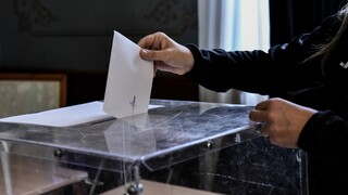 Εσωκομματικές εκλογές στο ΠΑΣΟΚ: Μαζική συμμετοχή των μελών για το όνομα της παράταξης