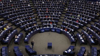 Ημέρα της Ευρώπης: Μία στις δύο χώρες αντιτίθεται στην τροποποίηση των ευρωπαϊκών Συνθηκών