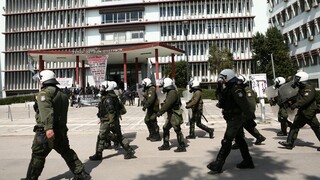 Θεσσαλονίκη: Νέα επεισόδια έξω από τη Σχολή Θετικών Επιστημών του ΑΠΘ - Μία σύλληψη
