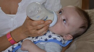 ΗΠΑ: Σοβαρές ελλείψεις στο βρεφικό γάλα - «Πυρά» κατά της κυβέρνησης Μπάιντεν