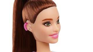Μια Barbie με ακουστικά βαρηκοΐας: Η νέα προσθήκη στον κόσμο της συμπεριληπτικότητας