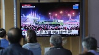 Βόρεια Κορέα: Η μεγάλη στρατιωτική παρέλαση της 25ης Απριλίου «ύποπτη» για τη διασπορά του κορωνοϊού
