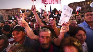 Αρμενία: Διαδηλωτές εμπόδισαν την πρόσβαση σε κυβερνητικά κτήρια- Ζητούν την παραίτηση του Πασινιάν