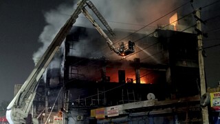 Νέο Δελχί: Δεκάδες νεκροί και τραυματίες από φωτιά σε τετραώροφο κτήριο γραφείων