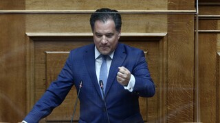 Γεωργιάδης στη Βουλή: Καταργούνται οι ενδιάμεσες εκπτώσεις