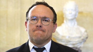 Γαλλία: Η νέα κυβέρνηση κλυδωνίζεται μετά τις δύο καταγγελίες για βιασμό κατά υπουργού