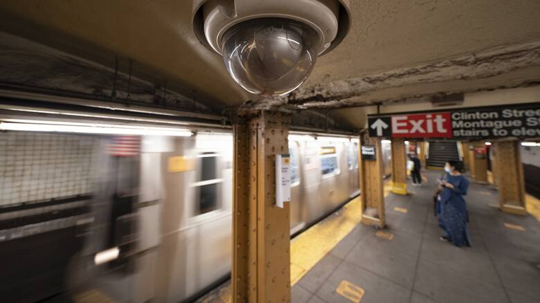 Νέα Υόρκη: Σκότωσαν απρόκλητα 48χρονο μέσα σε βαγόνι του μετρό - Ασύλληπτος ο δράστης